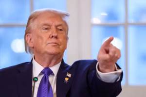 Trump ameaça sobretaxar parceiros do Irã em 25% e acende alerta para relações comerciais do Brasil